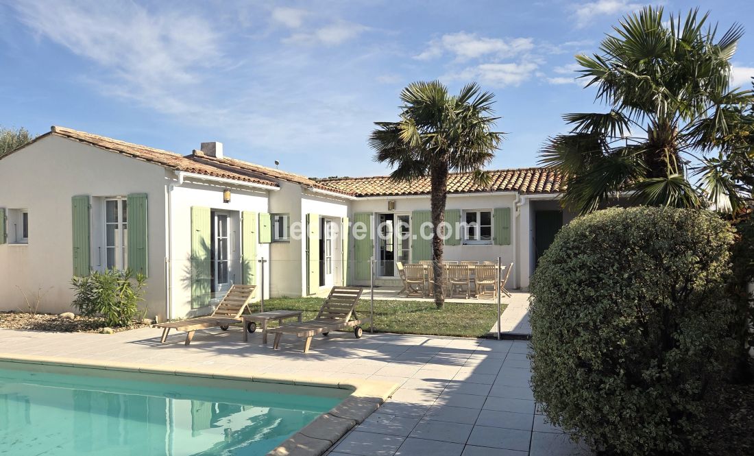 Photo 5: An accomodation located in Le Bois-Plage-en-R&eacute; on ile de R&eacute;.