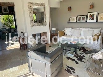 Photo 12: An accomodation located in Saint-Martin-de-R&eacute; on ile de R&eacute;.