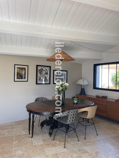 Photo 10: An accomodation located in Saint-Martin-de-R&eacute; on ile de R&eacute;.