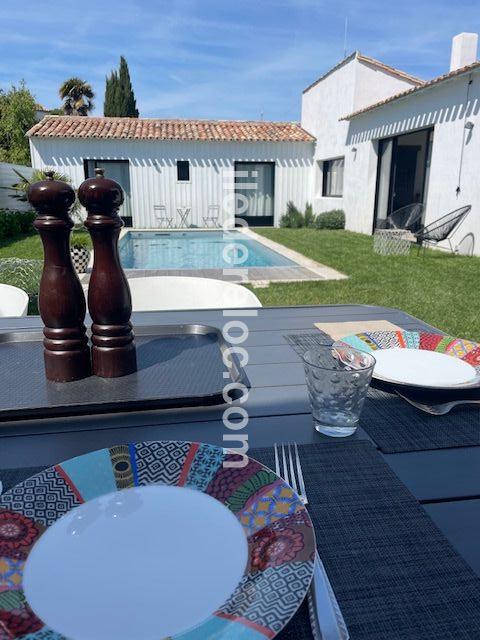 Photo 4: An accomodation located in Saint-Martin-de-R&eacute; on ile de R&eacute;.