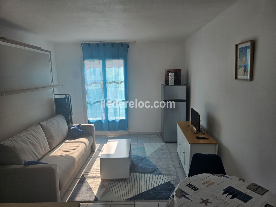 Photo 9: An accomodation located in Ars en R&eacute; on ile de R&eacute;.