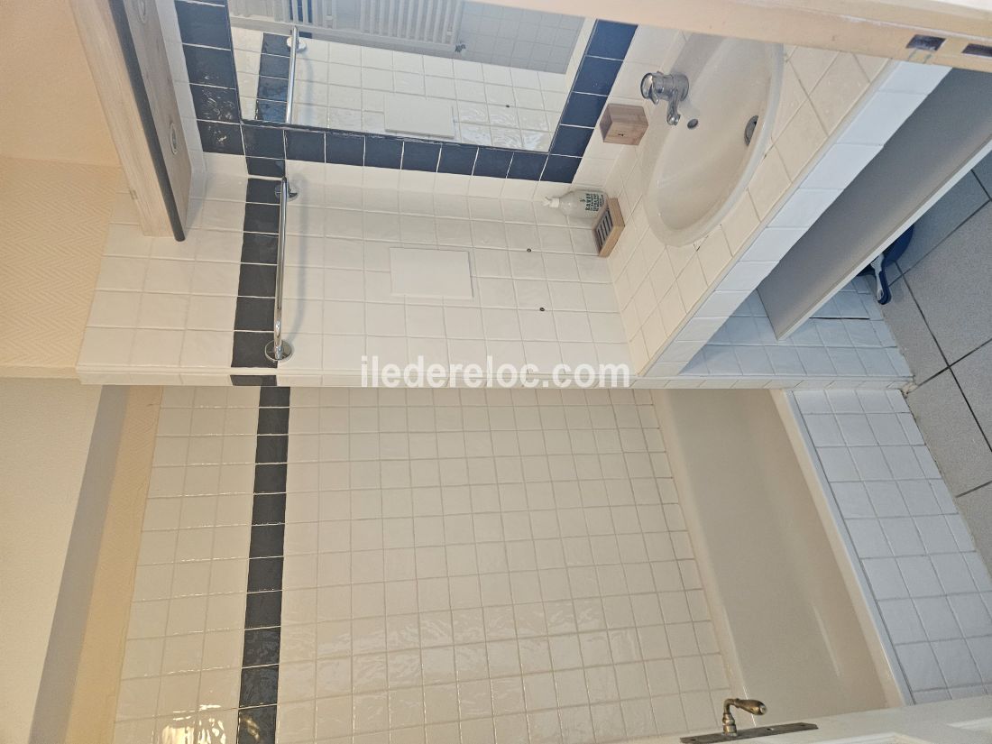 Photo 10: An accomodation located in Ars en R&eacute; on ile de R&eacute;.