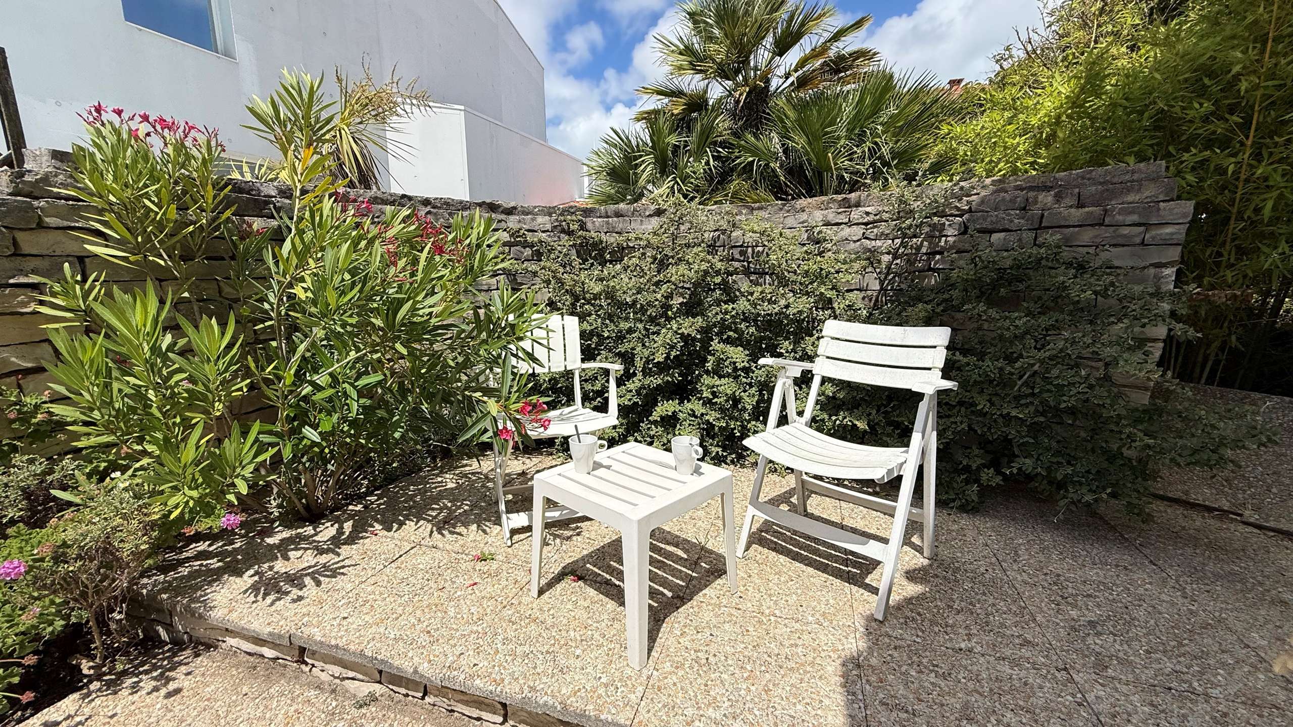 Photo 6: An accomodation located in La Couarde-sur-mer on ile de R&eacute;.