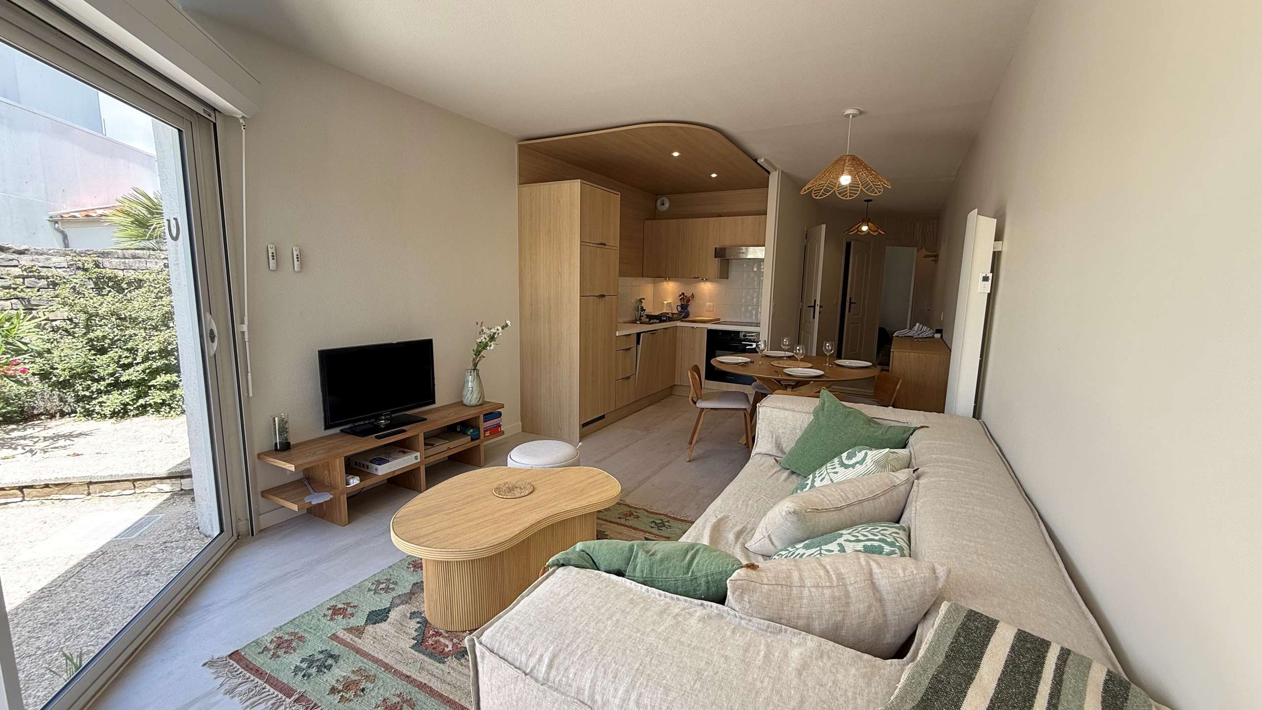 Photo 7: An accomodation located in La Couarde-sur-mer on ile de R&eacute;.