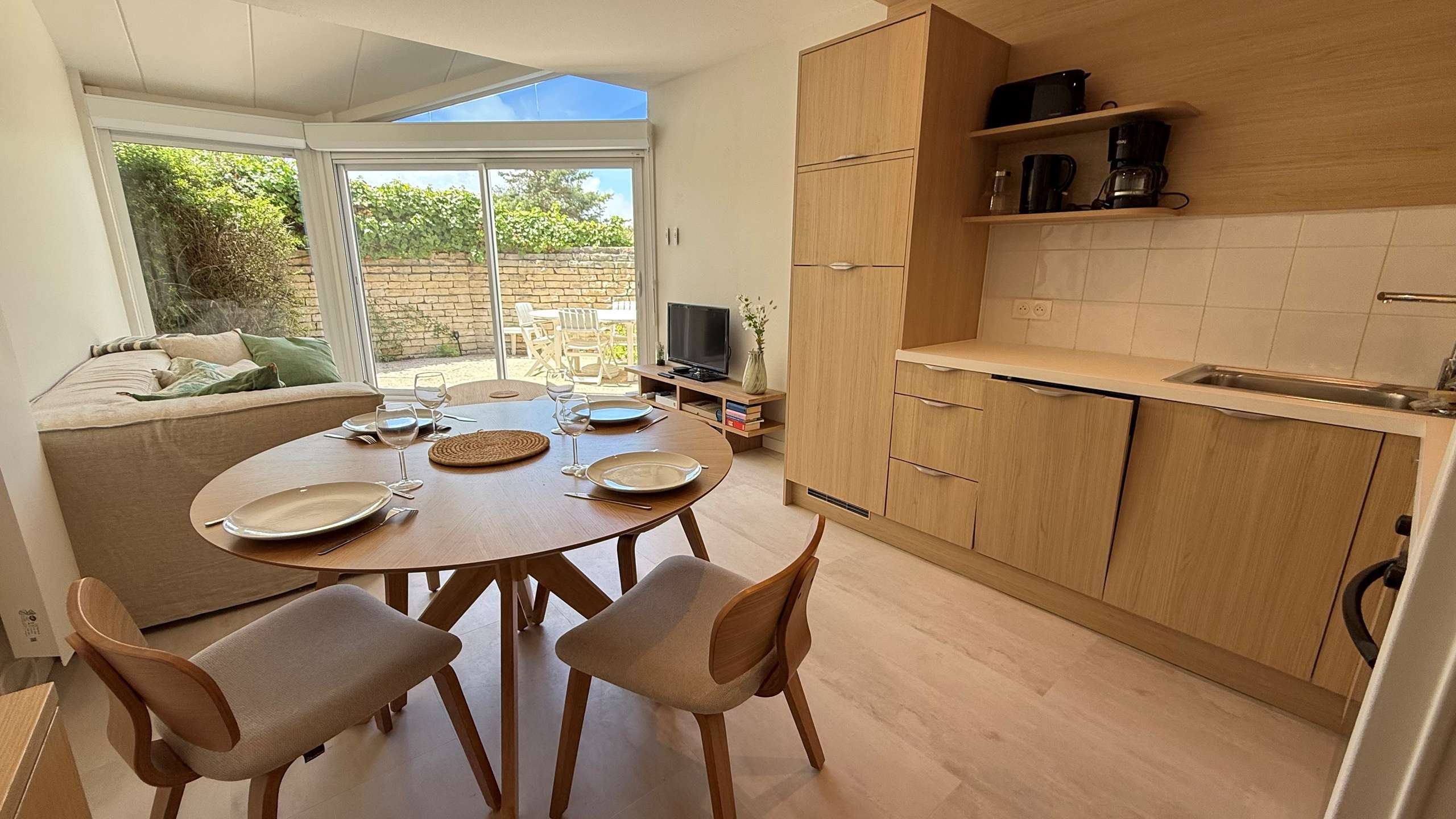 Photo 8: An accomodation located in La Couarde-sur-mer on ile de R&eacute;.