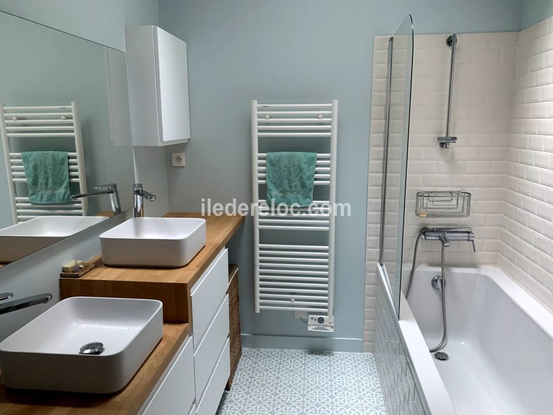 Photo 12: An accomodation located in Sainte-Marie-de-R&eacute; on ile de R&eacute;.