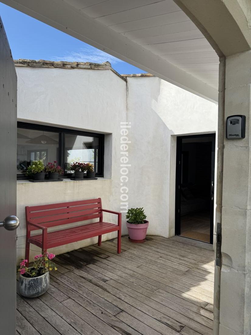 Photo 7: An accomodation located in Sainte-Marie-de-R&eacute; on ile de R&eacute;.