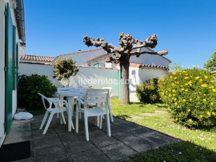 Ile de R&eacute;:Les roses trémières