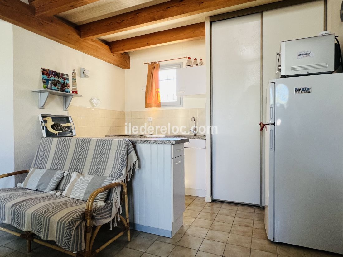 Photo 6: An accomodation located in La Flotte-en-R&eacute; on ile de R&eacute;.