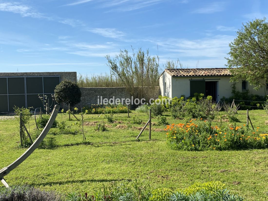 Photo 12: An accomodation located in Sainte-Marie-de-R&eacute; on ile de R&eacute;.