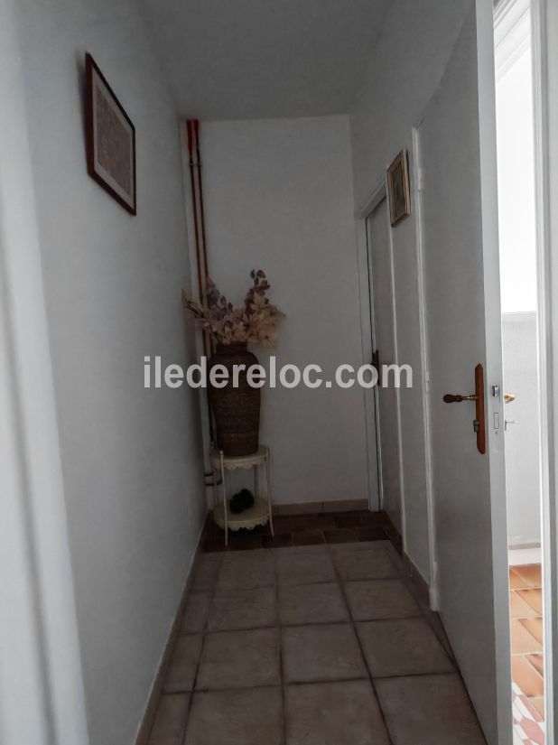 Photo 11: An accomodation located in Saint-Martin-de-R&eacute; on ile de R&eacute;.