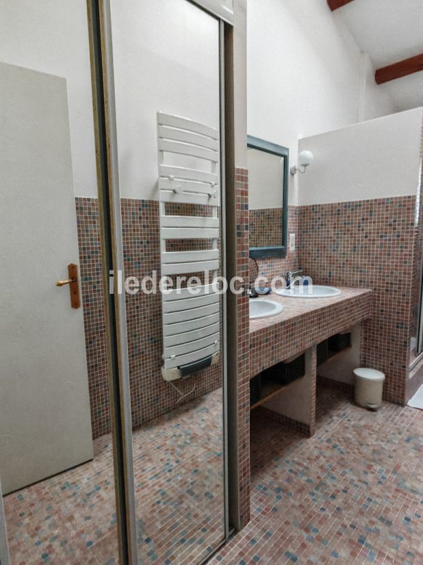 Photo 9: An accomodation located in Saint-Martin-de-R&eacute; on ile de R&eacute;.