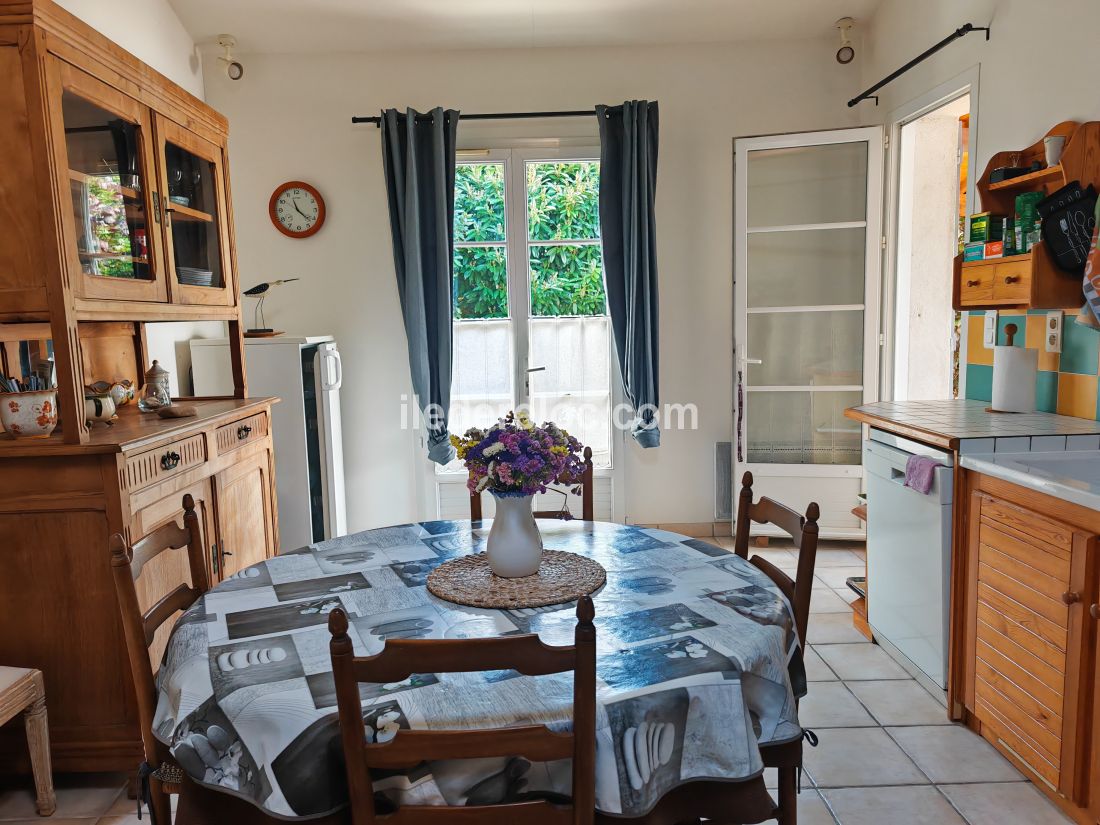 Photo 5: An accomodation located in Saint-Martin-de-R&eacute; on ile de R&eacute;.