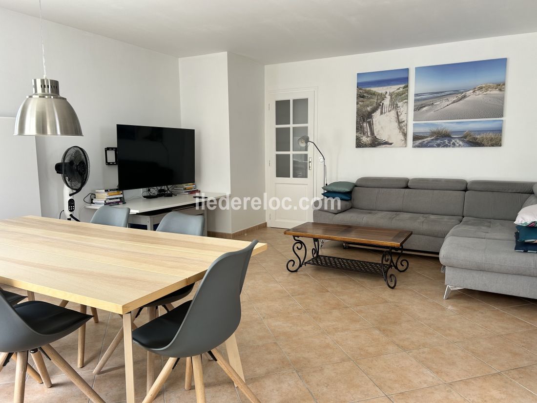 Photo 6: An accomodation located in La Flotte-en-R&eacute; on ile de R&eacute;.