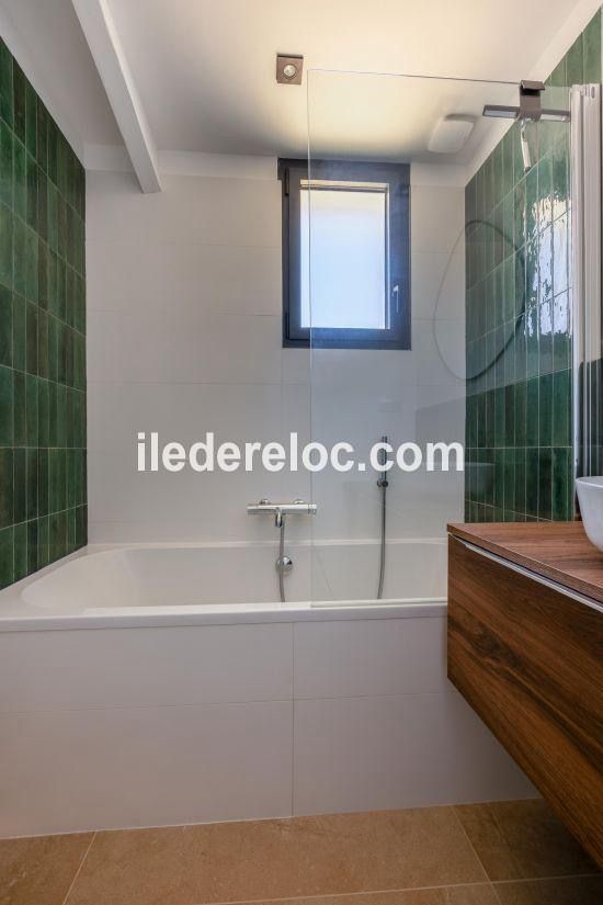 Photo 29: An accomodation located in La Couarde-sur-mer on ile de R&eacute;.