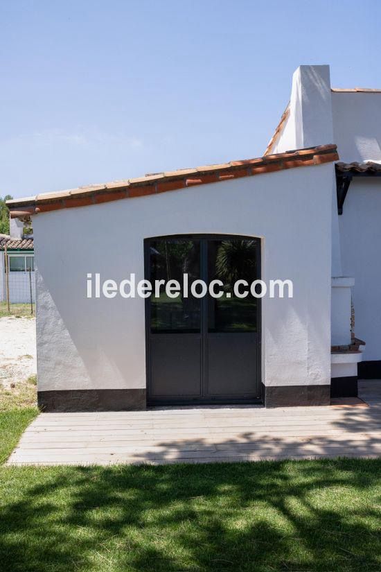 Photo 16: An accomodation located in La Couarde-sur-mer on ile de R&eacute;.