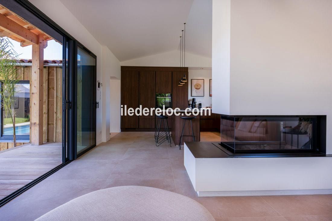 Photo 7: An accomodation located in La Couarde-sur-mer on ile de R&eacute;.