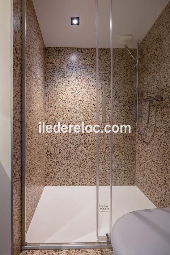 Photo 8: An accomodation located in La Couarde-sur-mer on ile de R&eacute;.