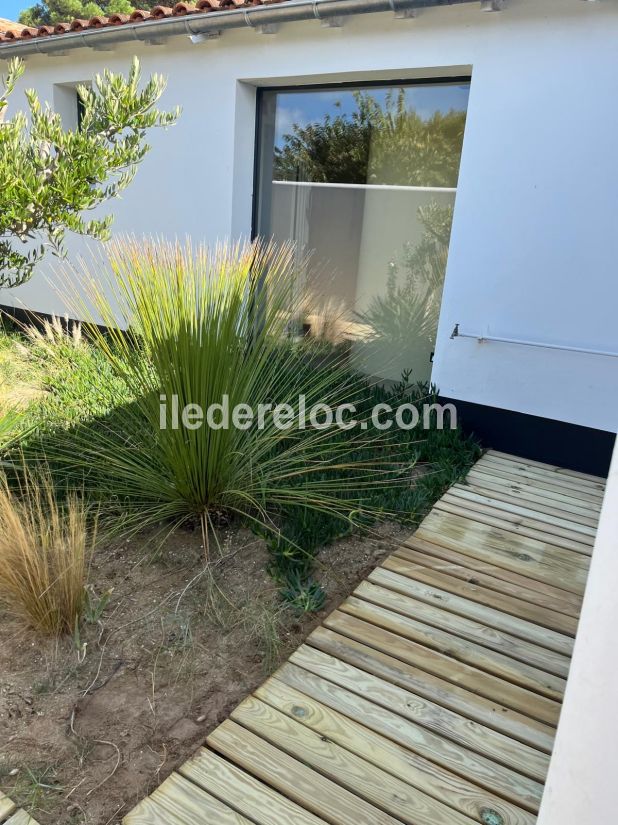 Photo 5: An accomodation located in La Couarde-sur-mer on ile de R&eacute;.