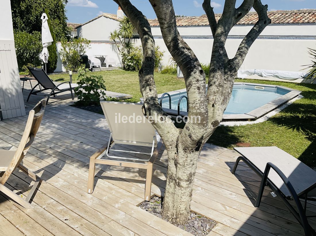 Photo 8: An accomodation located in Saint-Martin-de-R&eacute; on ile de R&eacute;.