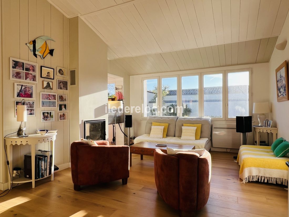 Photo 7: An accomodation located in Saint-Martin-de-R&eacute; on ile de R&eacute;.