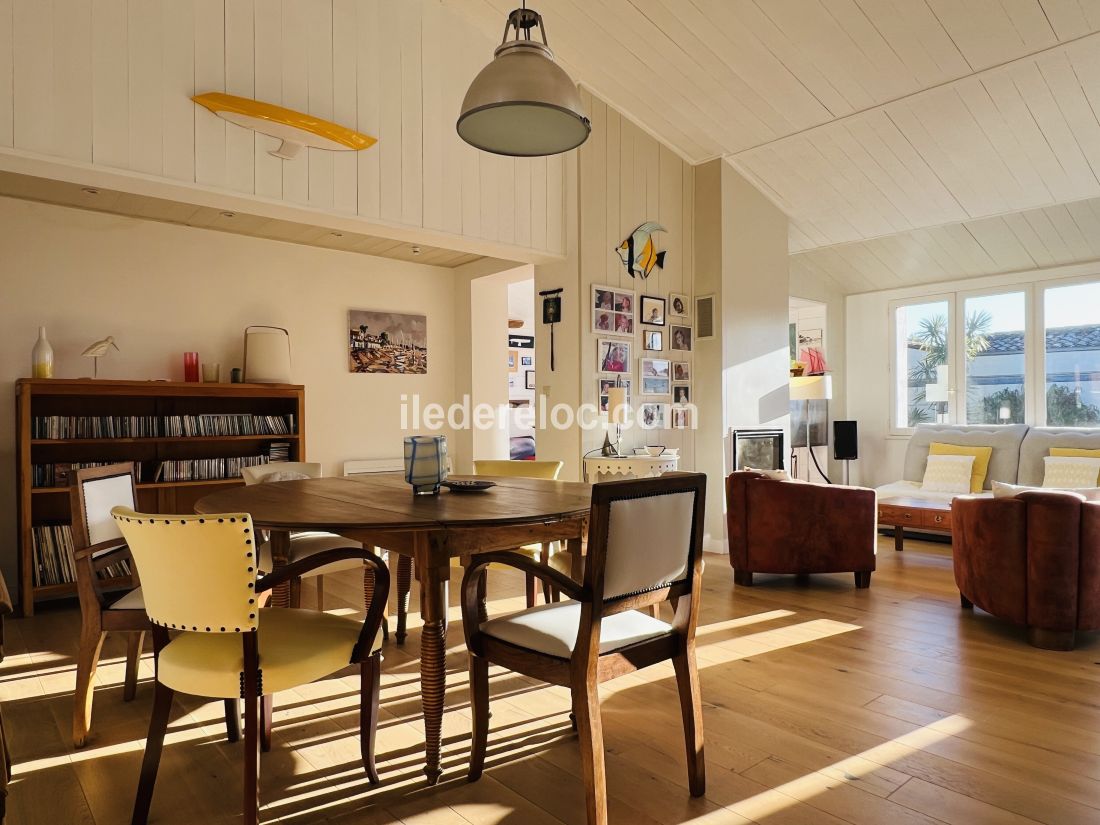 Photo 6: An accomodation located in Saint-Martin-de-R&eacute; on ile de R&eacute;.