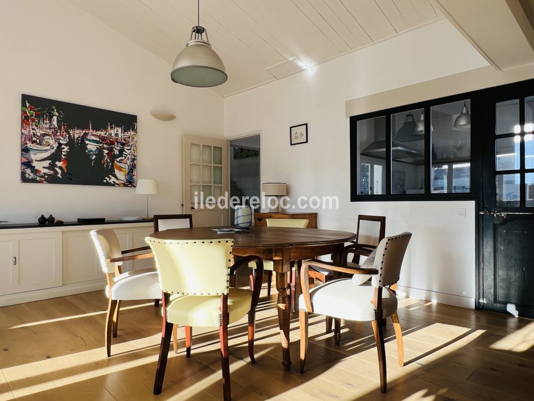 Photo 9: An accomodation located in Saint-Martin-de-R&eacute; on ile de R&eacute;.