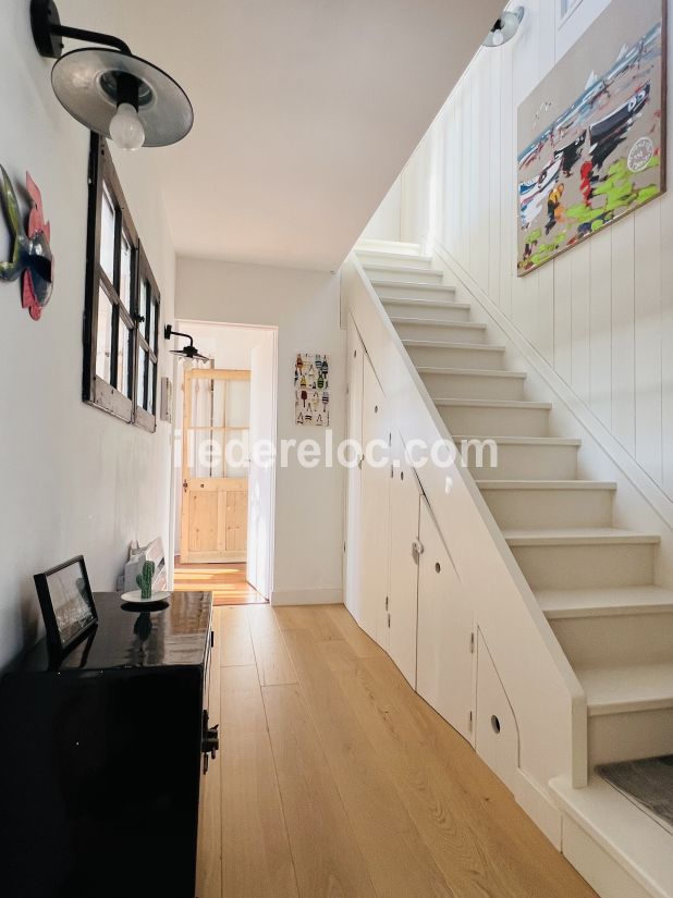 Photo 11: An accomodation located in Saint-Martin-de-R&eacute; on ile de R&eacute;.