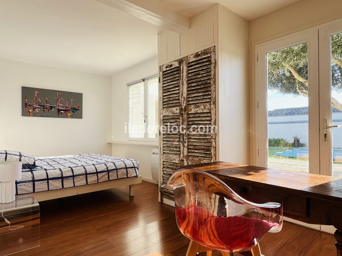 Photo 12: An accomodation located in Saint-Martin-de-R&eacute; on ile de R&eacute;.