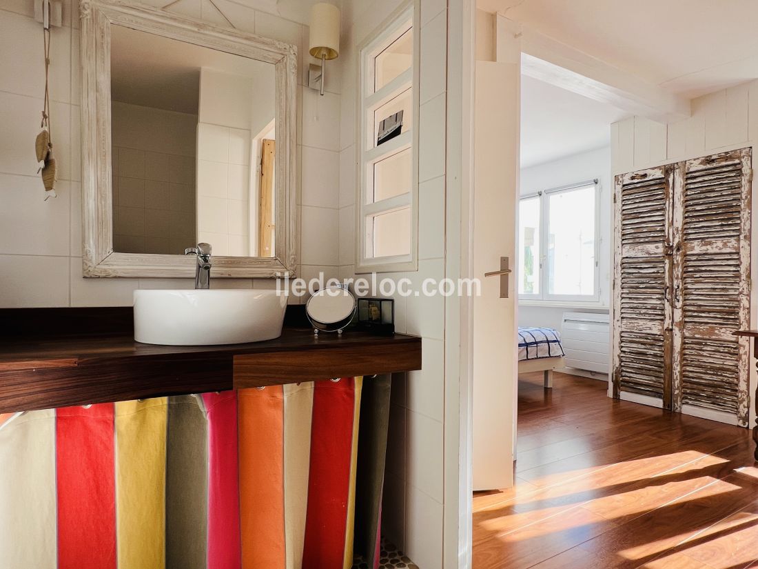 Photo 13: An accomodation located in Saint-Martin-de-R&eacute; on ile de R&eacute;.