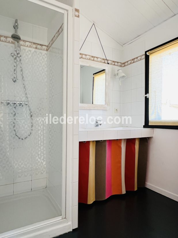 Photo 15: An accomodation located in Saint-Martin-de-R&eacute; on ile de R&eacute;.