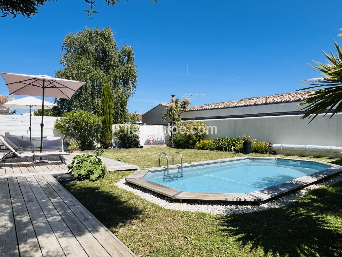 Photo 9: An accomodation located in Saint-Martin-de-R&eacute; on ile de R&eacute;.