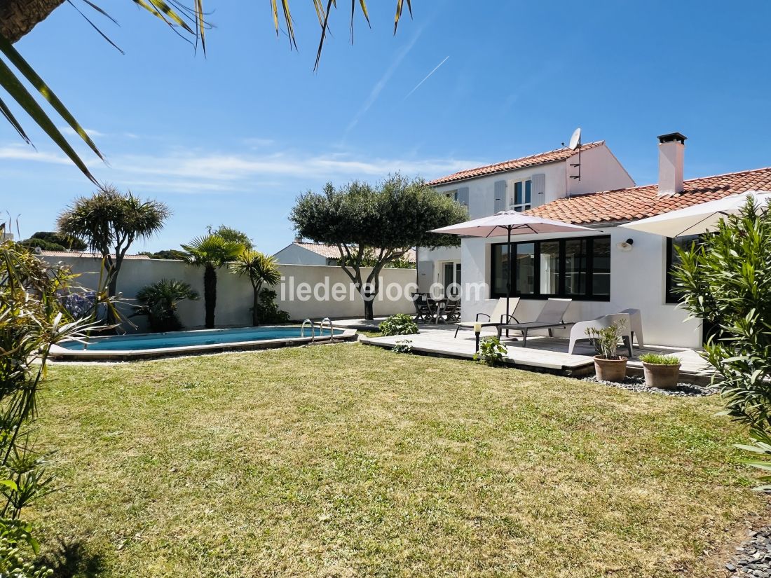 Photo 20: An accomodation located in Saint-Martin-de-R&eacute; on ile de R&eacute;.