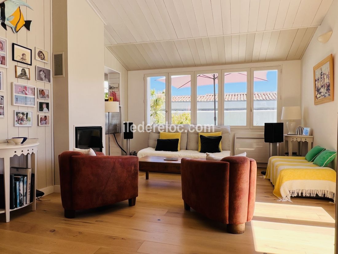 Photo 8: An accomodation located in Saint-Martin-de-R&eacute; on ile de R&eacute;.