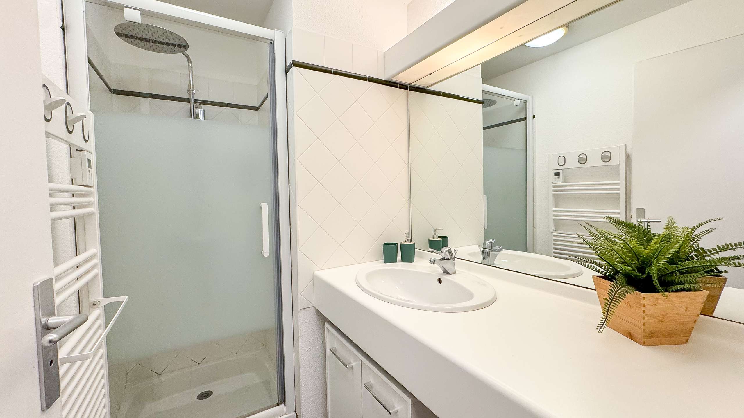 Photo 5: An accomodation located in La Couarde-sur-mer on ile de R&eacute;.