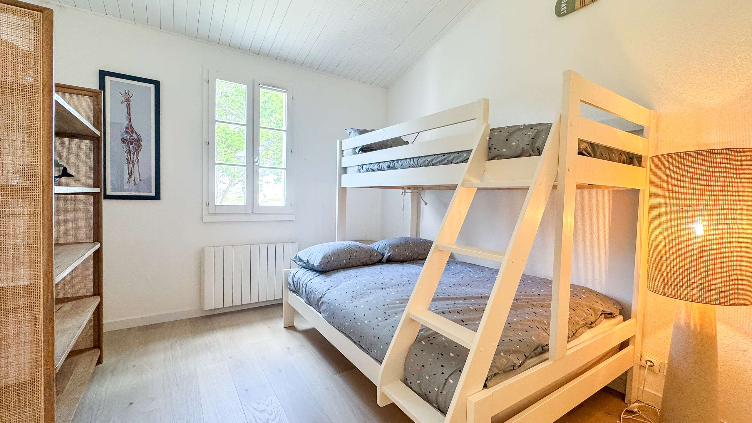 Photo 6: An accomodation located in La Couarde-sur-mer on ile de R&eacute;.