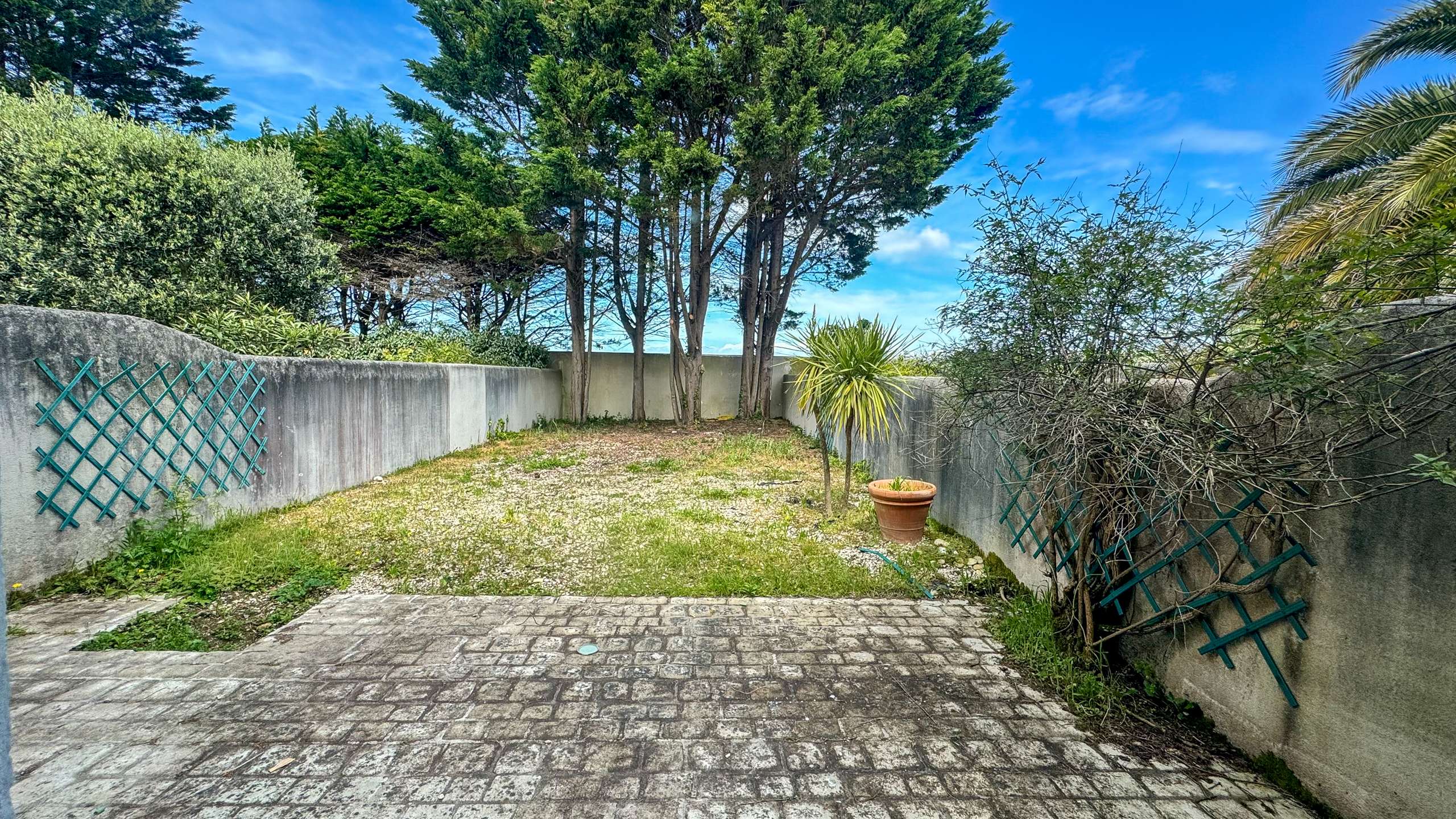 Photo 9: An accomodation located in La Couarde-sur-mer on ile de R&eacute;.