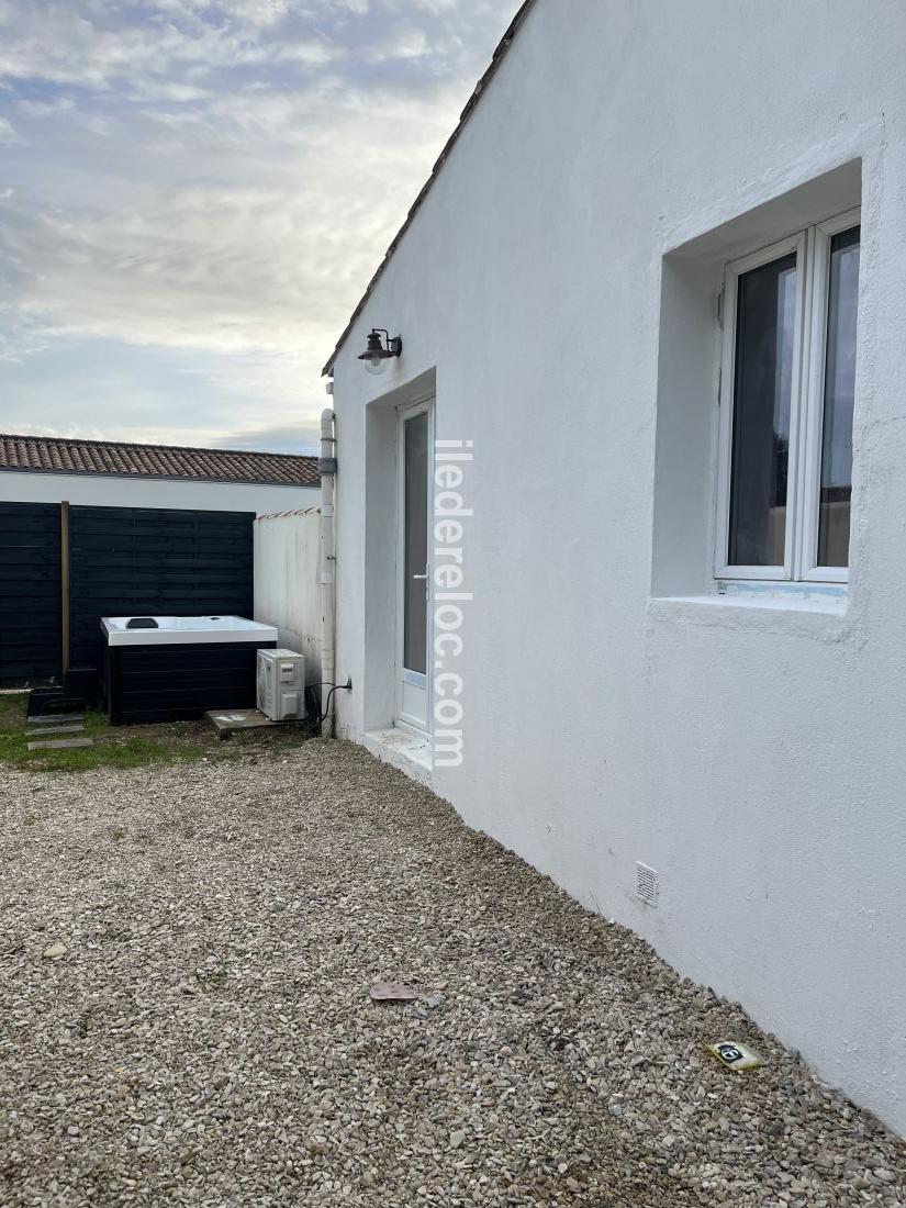 Photo 7: An accomodation located in Le Bois-Plage-en-R&eacute; on ile de R&eacute;.