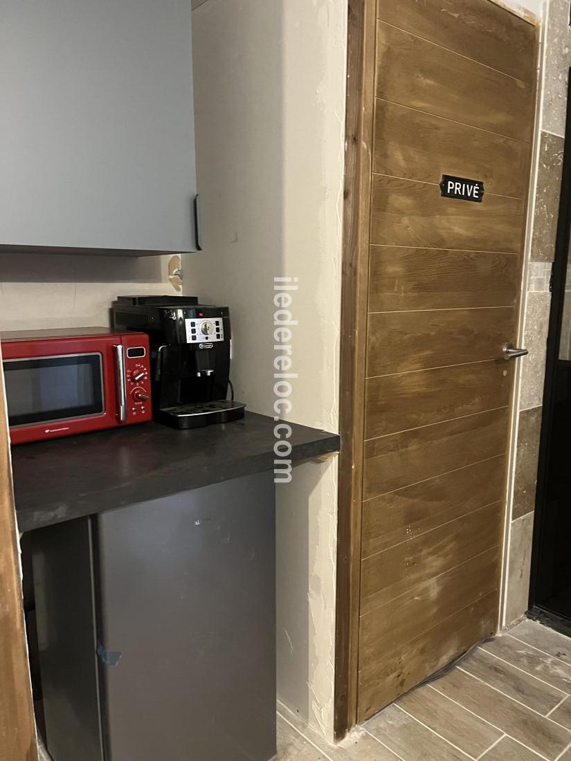 Photo 5: An accomodation located in Le Bois-Plage-en-R&eacute; on ile de R&eacute;.