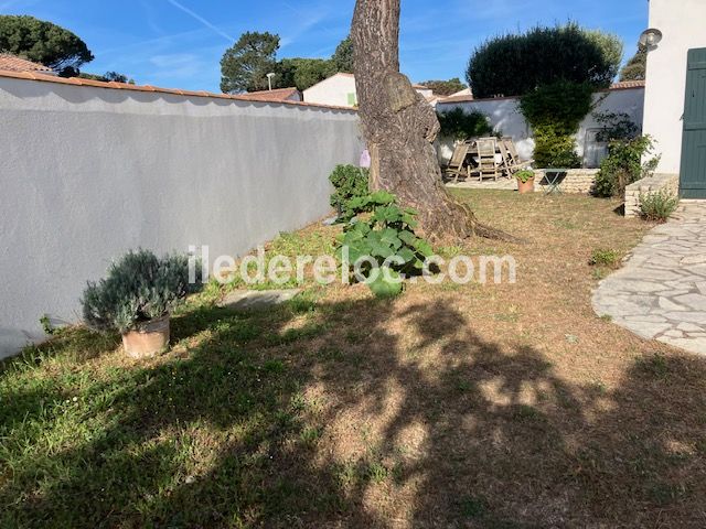 Photo 5: An accomodation located in La Couarde-sur-mer on ile de R&eacute;.