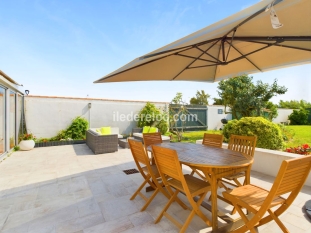 Ile de R&eacute;: house for 11 - 180m from the seafront