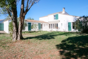 Ile de R&eacute;:Large house for 7 people, 400m from the beach