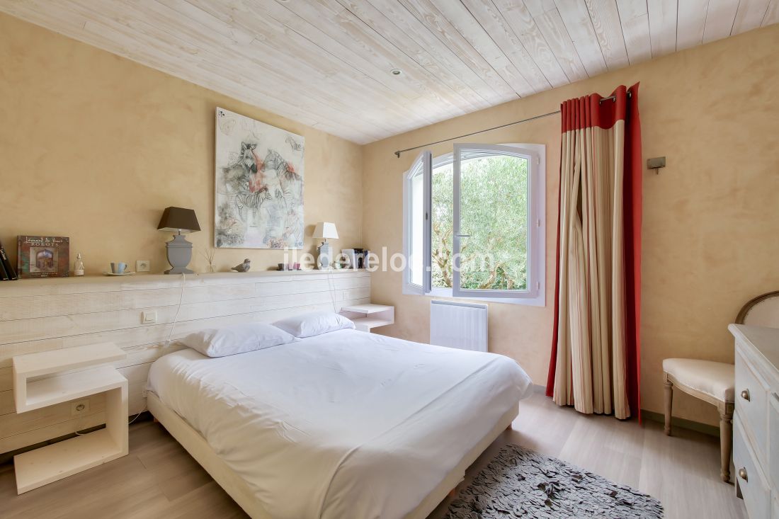 Photo 10: An accomodation located in La Flotte-en-R&eacute; on ile de R&eacute;.