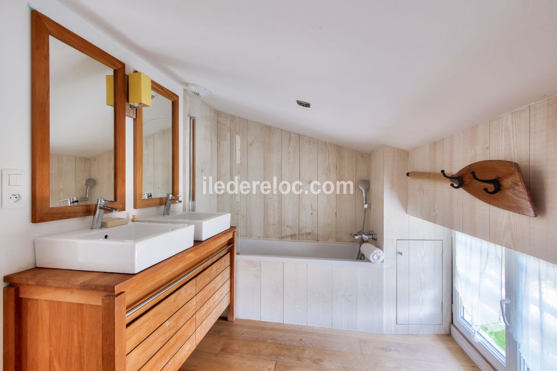Photo 11: An accomodation located in Ars en R&eacute; on ile de R&eacute;.