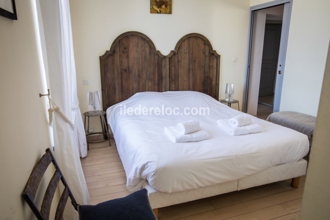 Photo 8: An accomodation located in Saint-Martin-de-R&eacute; on ile de R&eacute;.