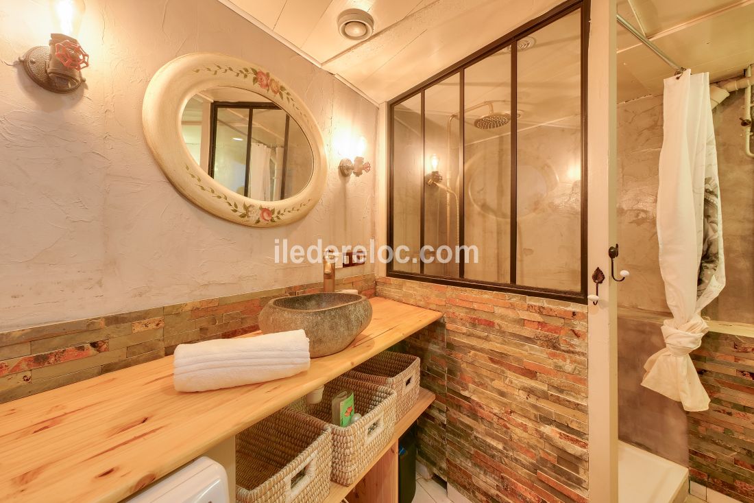 Photo 8: An accomodation located in La Flotte-en-R&eacute; on ile de R&eacute;.