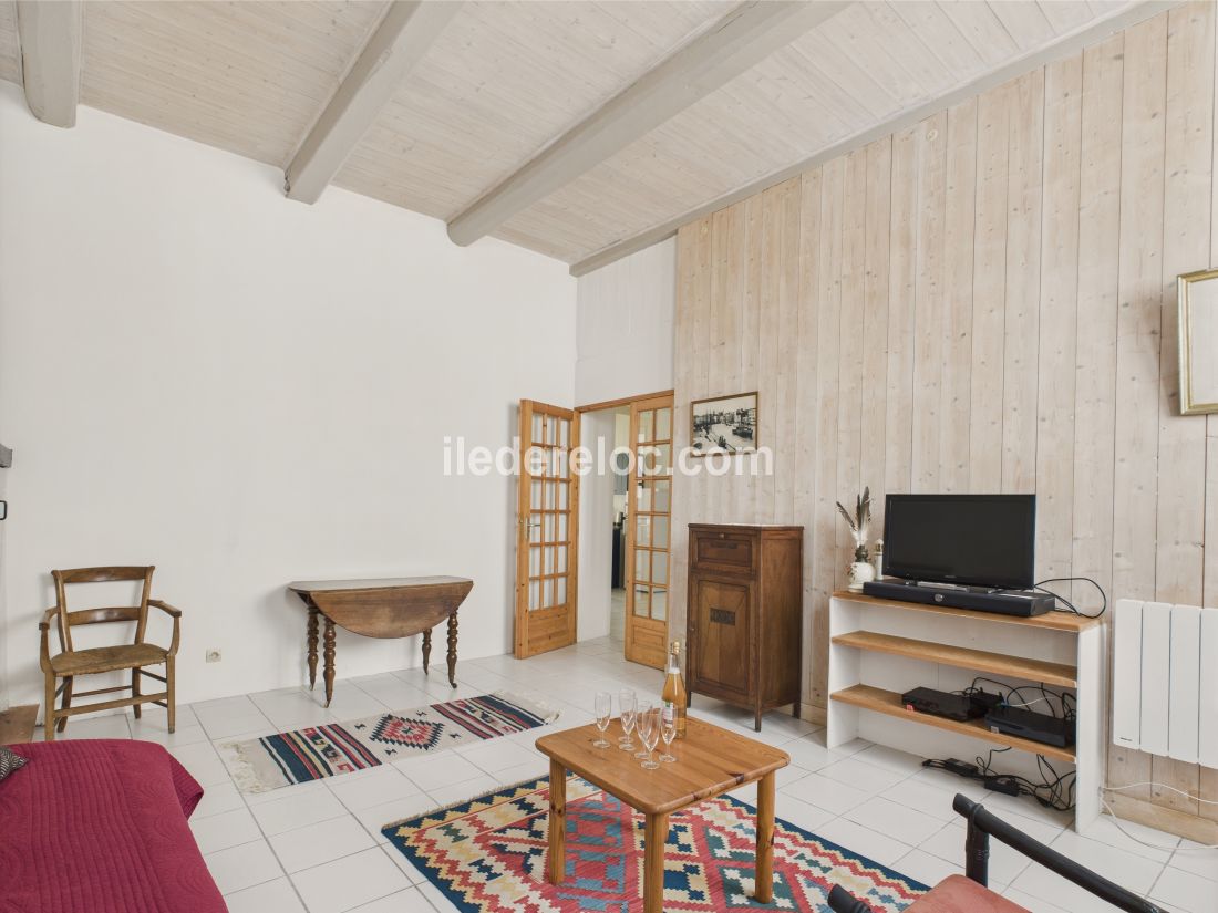 Photo 6: An accomodation located in Le Bois-Plage-en-R&eacute; on ile de R&eacute;.