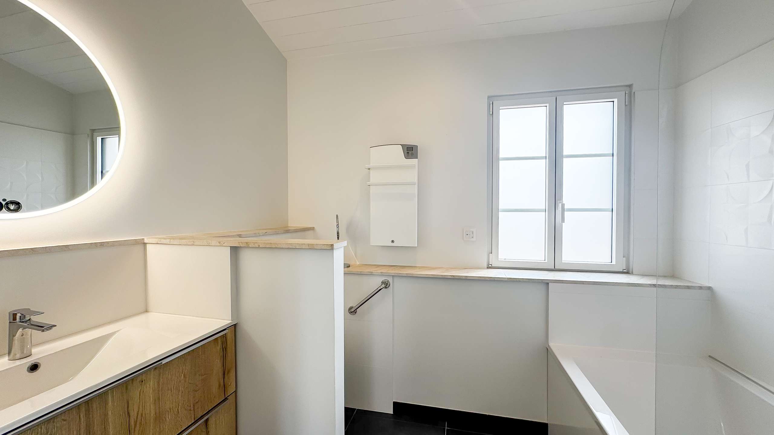 Photo 10: An accomodation located in Saint-Cl&eacute;ment-des-Baleines on ile de R&eacute;.