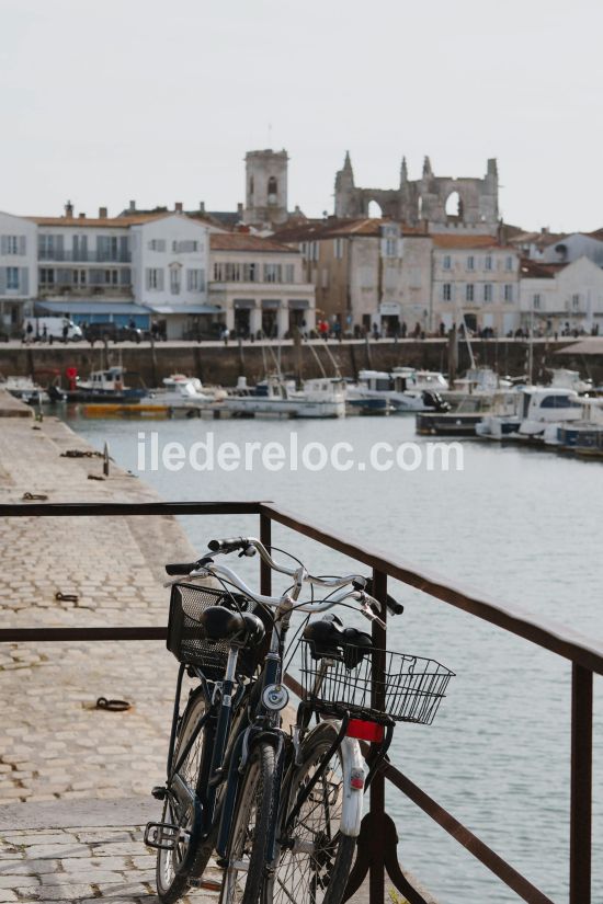 Photo 11: An accomodation located in Saint-Martin-de-R&eacute; on ile de R&eacute;.