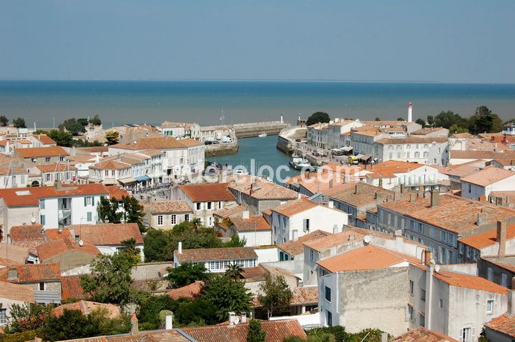 Photo 10: An accomodation located in Saint-Martin-de-R&eacute; on ile de R&eacute;.